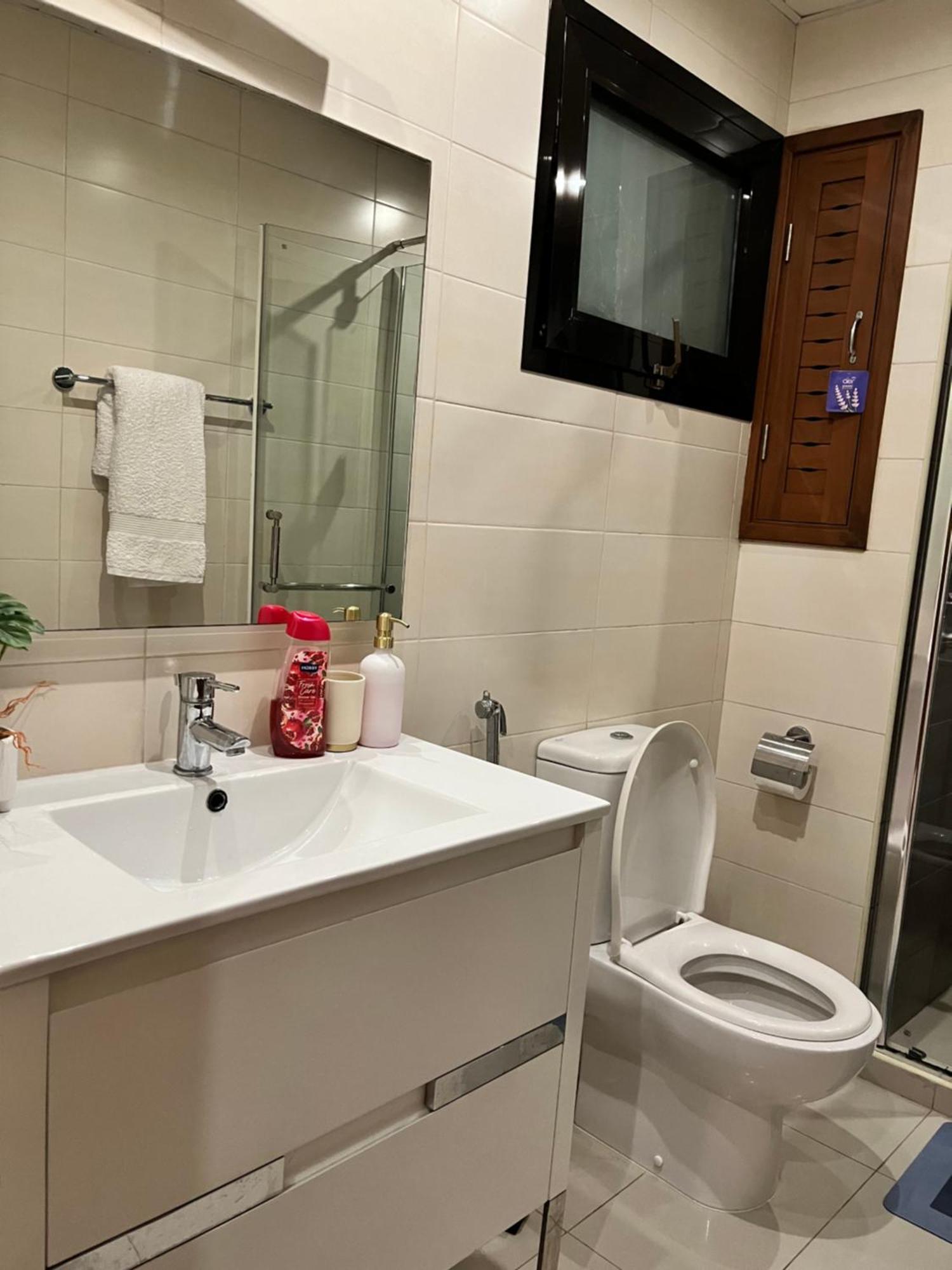 Coastalhome 75Inch Tv 5Min Drive To The City & Beach دار السلام المظهر الخارجي الصورة