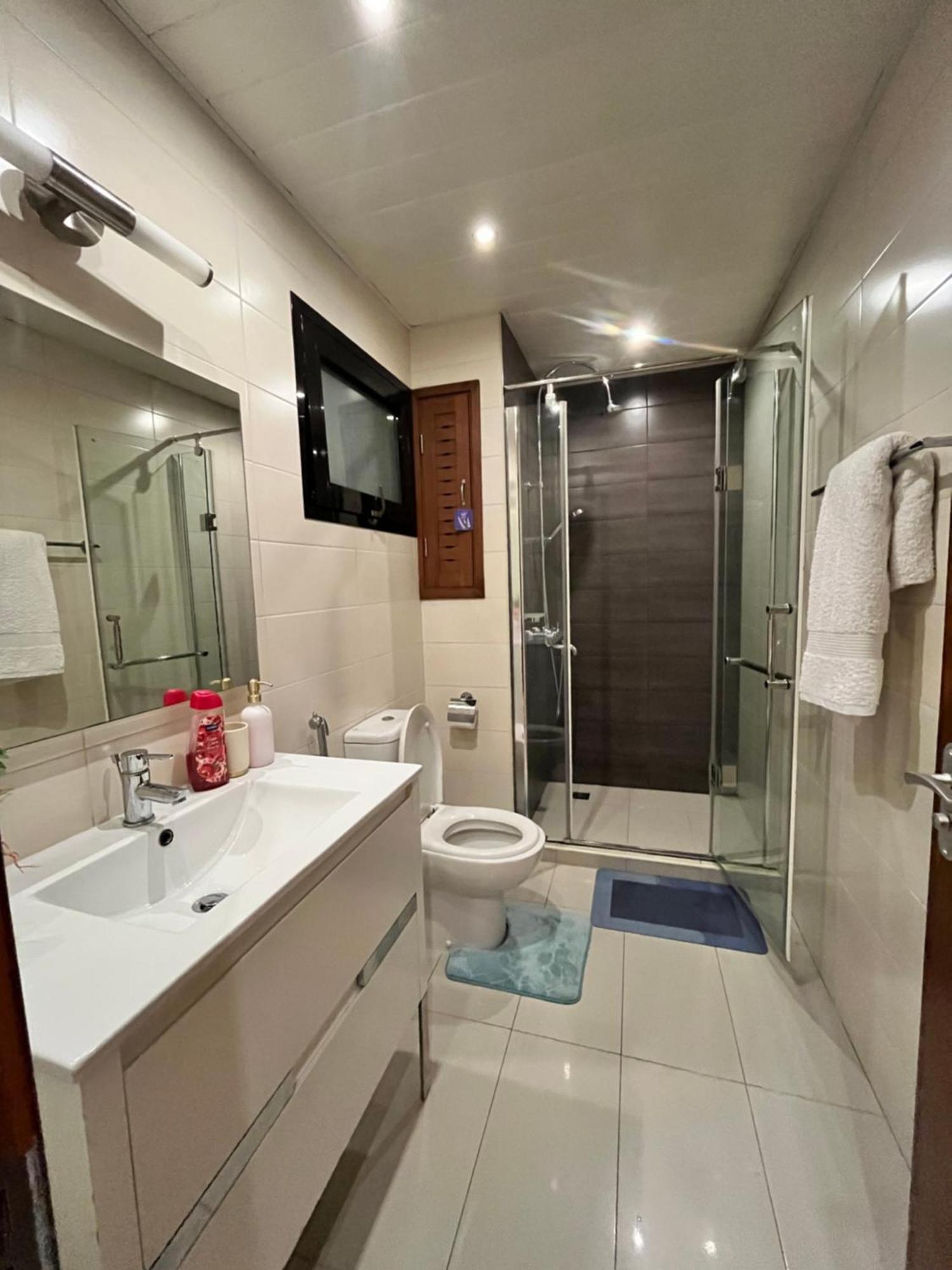 Coastalhome 75Inch Tv 5Min Drive To The City & Beach دار السلام المظهر الخارجي الصورة