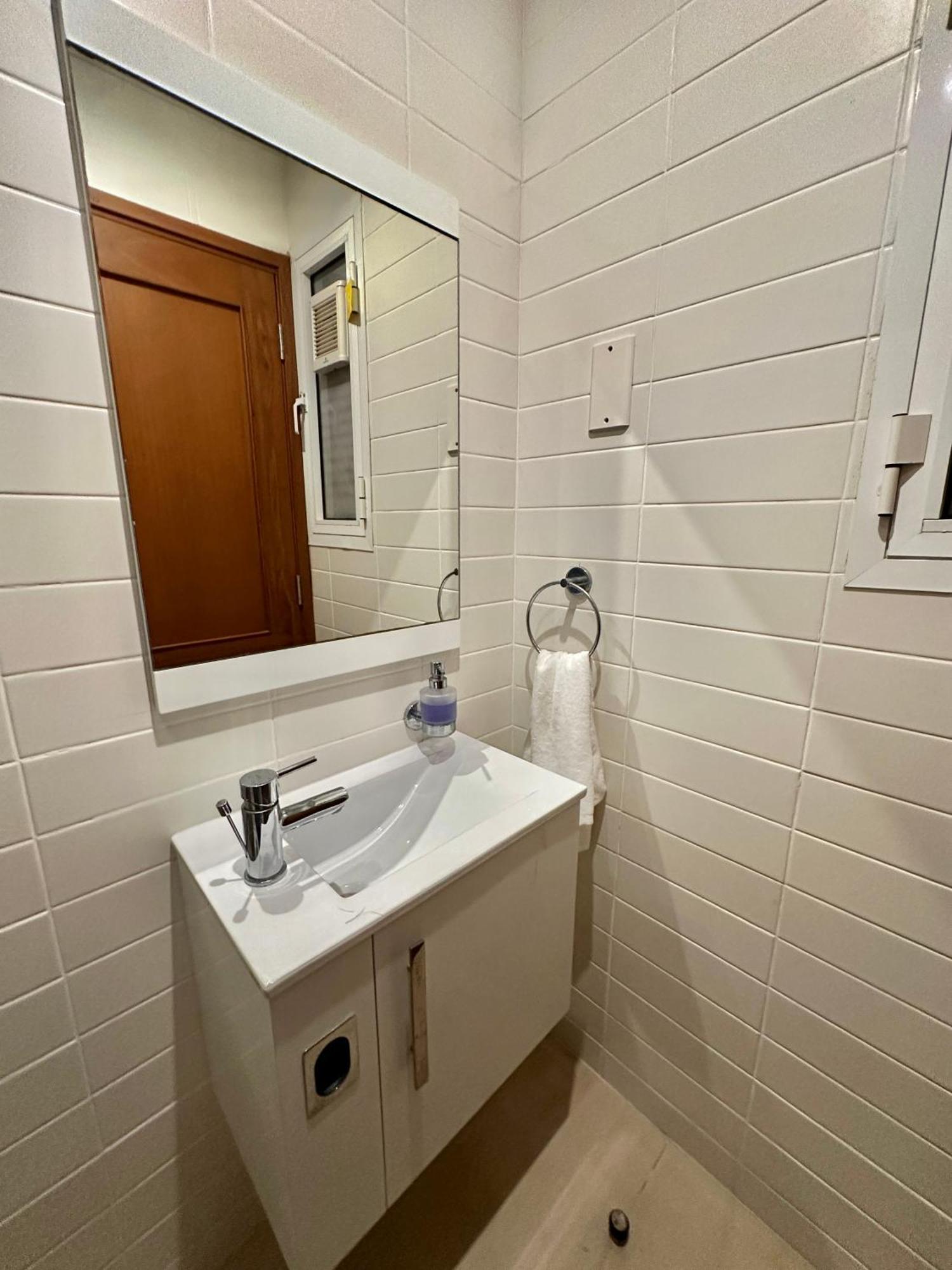 Coastalhome 75Inch Tv 5Min Drive To The City & Beach دار السلام المظهر الخارجي الصورة