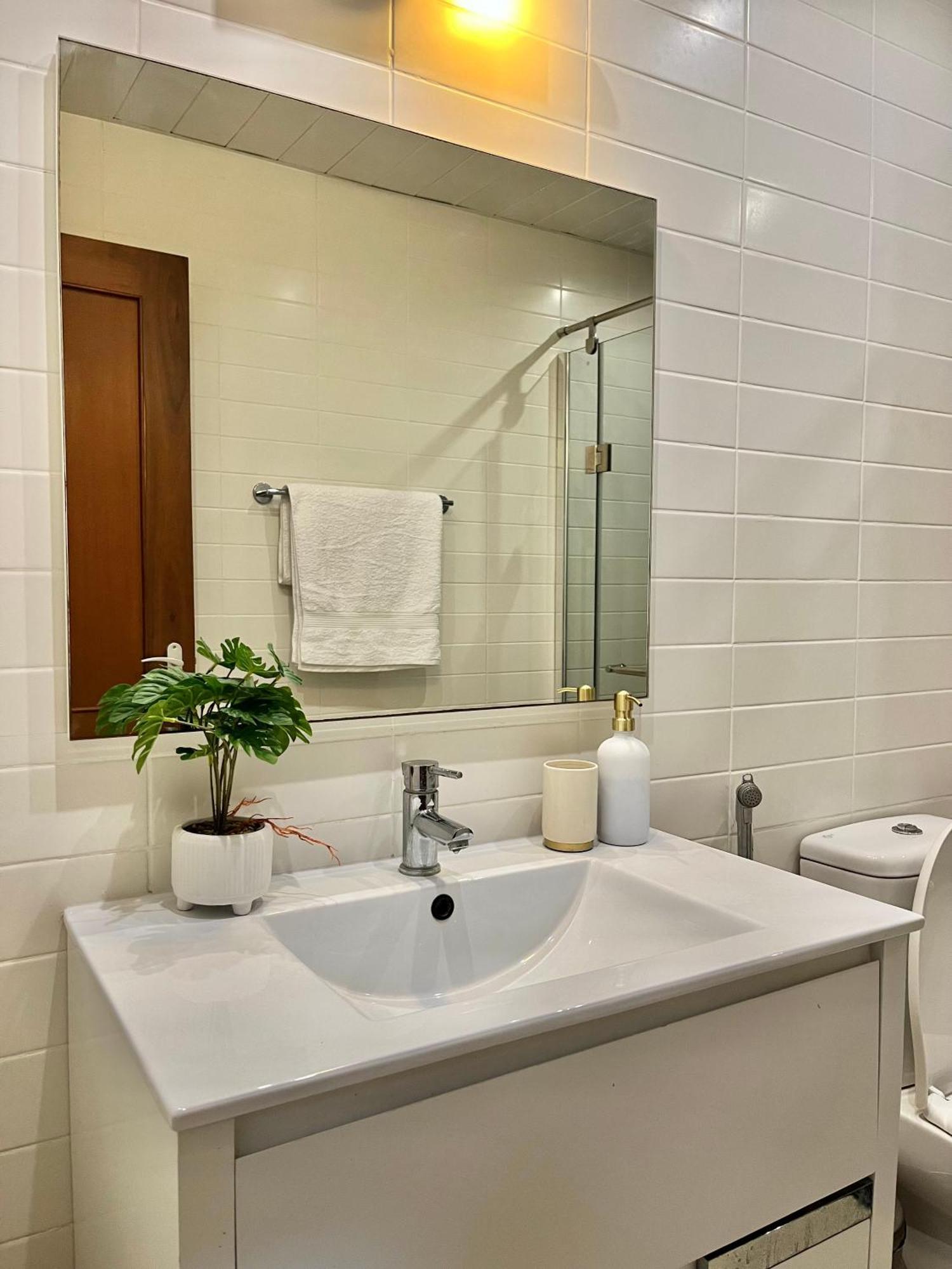 Coastalhome 75Inch Tv 5Min Drive To The City & Beach دار السلام المظهر الخارجي الصورة